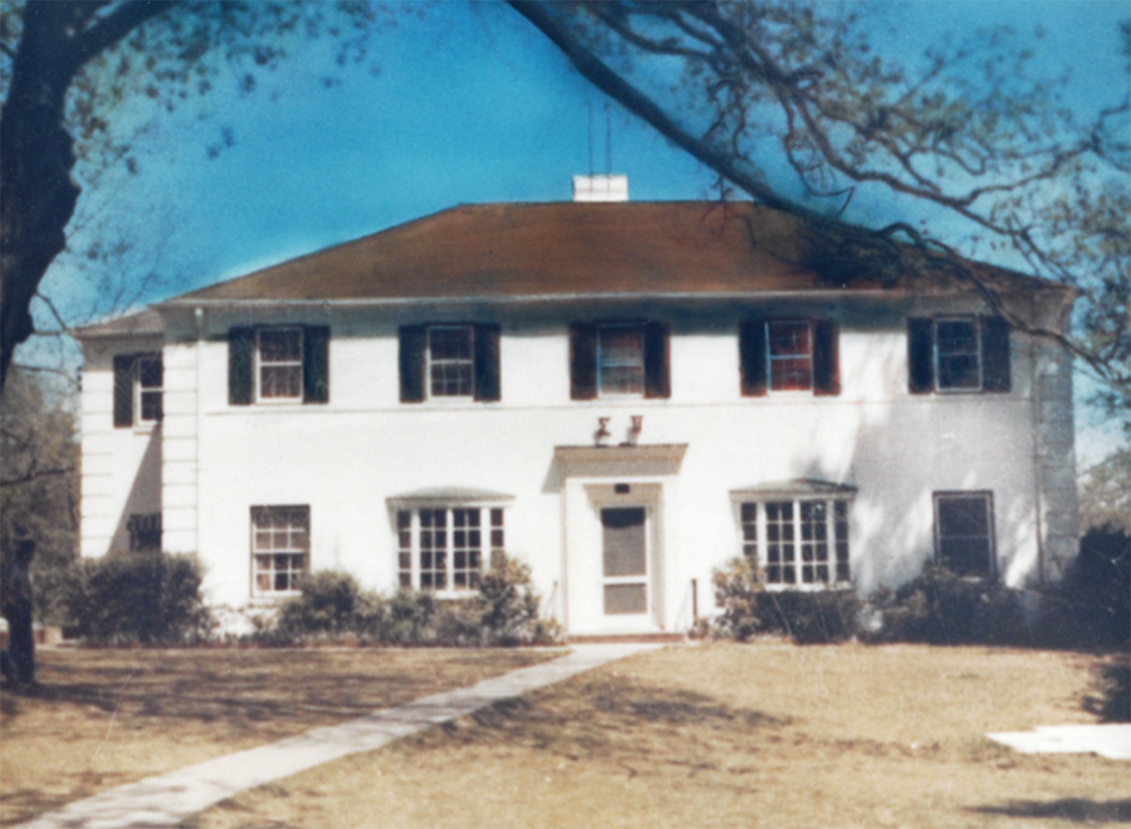 The Sigma Pi fraternity house on South Gay Street in Auburn, where James Bullington lived in 1961 and the KKK burned a cross on the front lawn, between the sidewalk and the pond on the far right, in response to the editorial. (Photo courtesy of James Bullington)