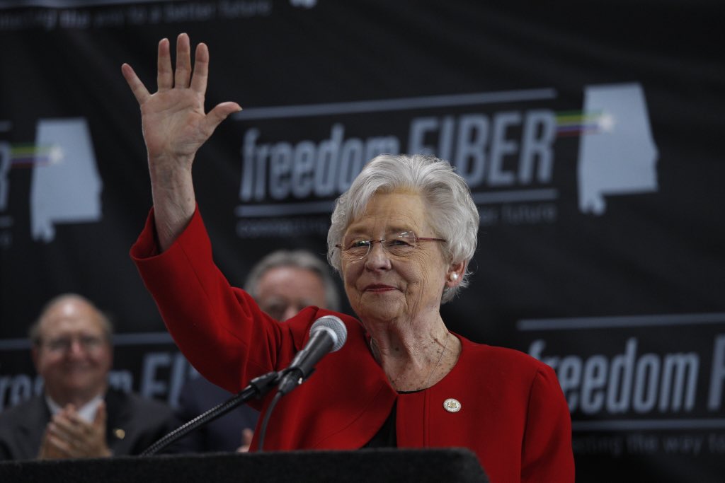 Kay_Ivey_Waving